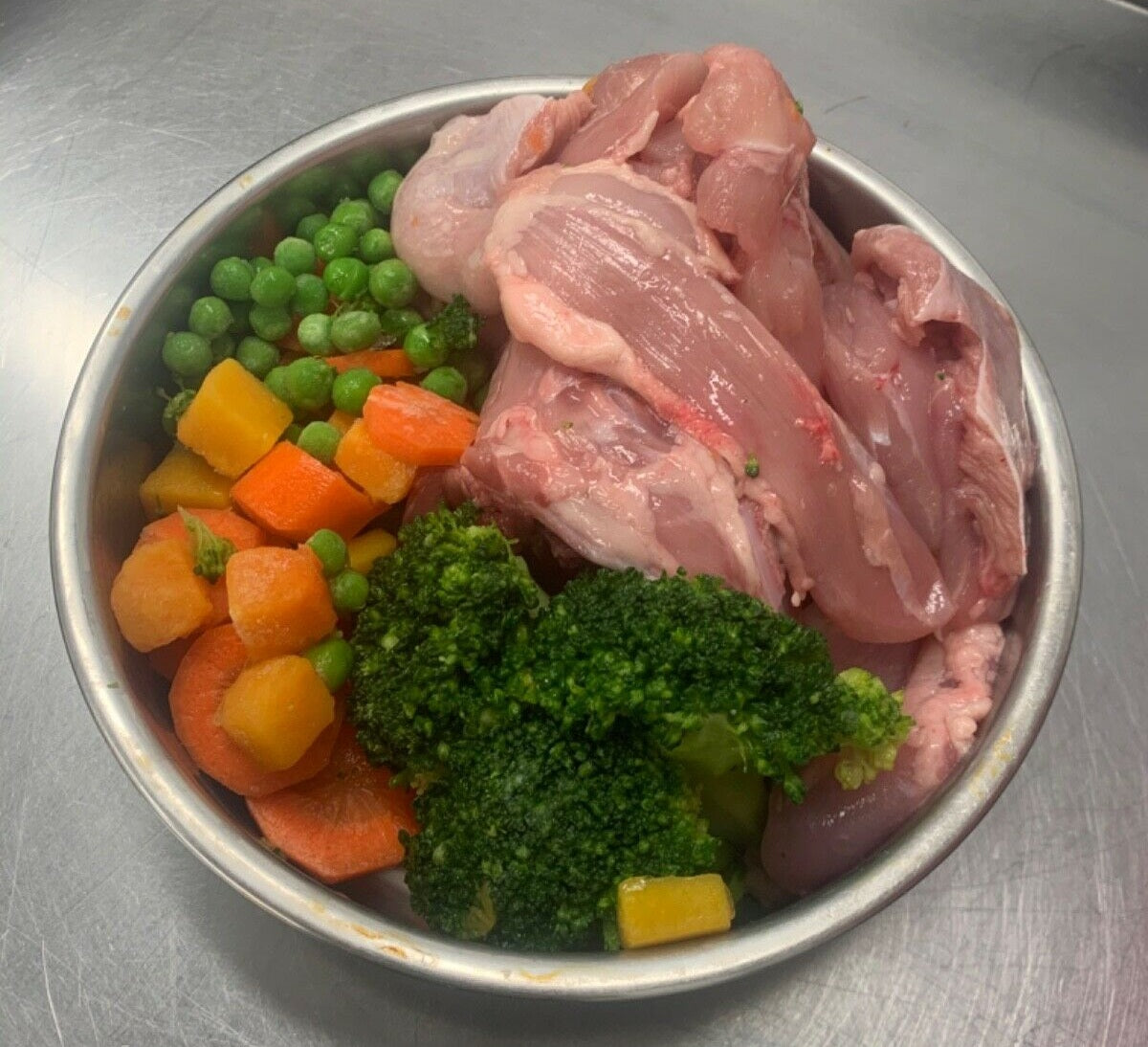 Dog Food Frozen Chicken & veg complete meal 40x500g bags 20kg box - rawbarffood.co.uk