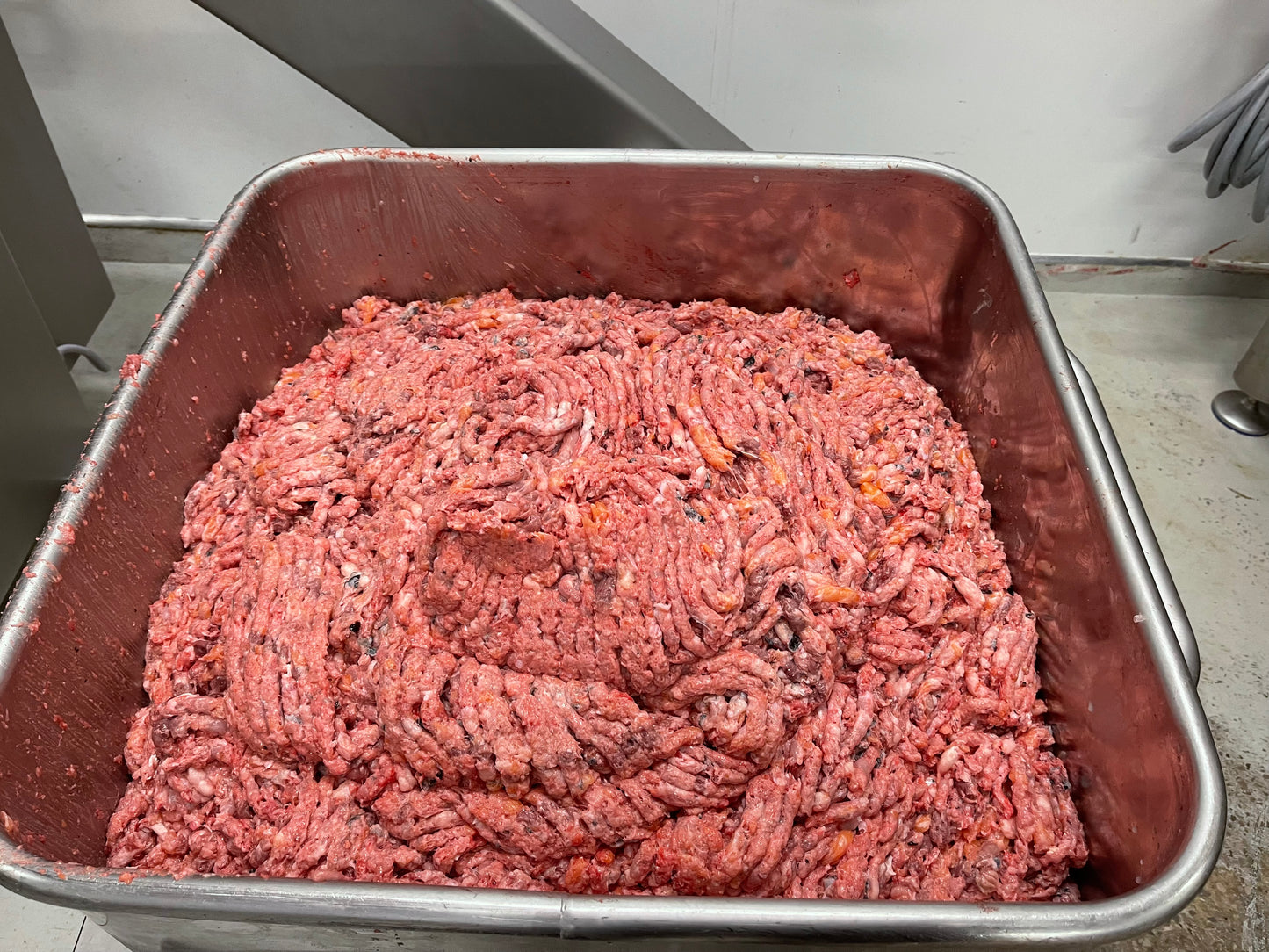 Frozen Dog Food Chicken & Salmon Mince 20 x 500g chubs 10kg box - rawbarffood.co.uk