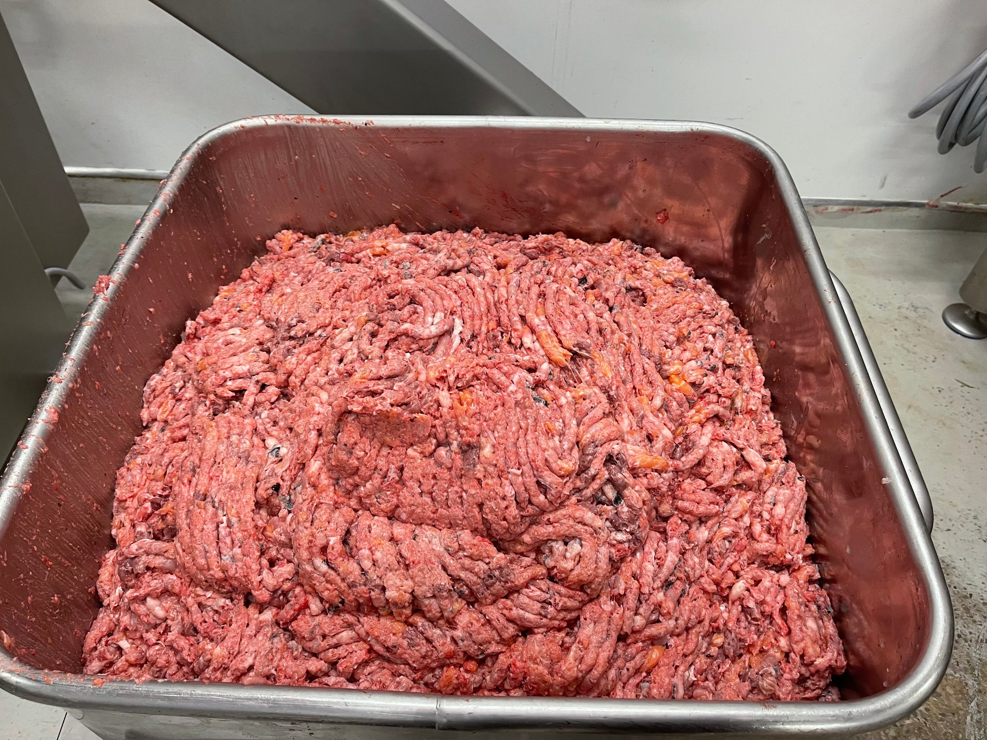 Frozen Dog Food Chicken & Salmon Mince 20 x 500g chubs 10kg box - rawbarffood.co.uk